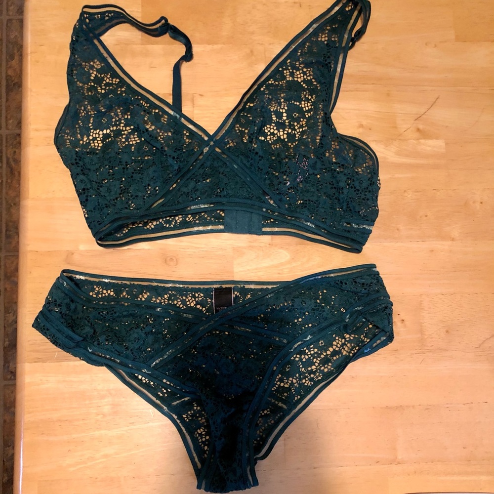 NWOT Victoria’s Secret Dark Green Bralette Set!